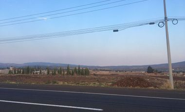 terreno en renta ubicado sobre la Autopista Morelia- Patzcuaro