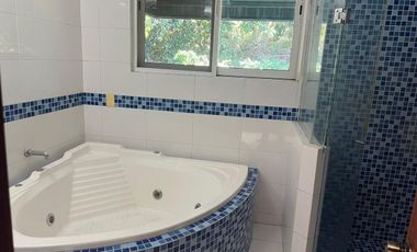 HERMOSA RESIDENCIA EN VENTA JARDINES DEL BOSQUE