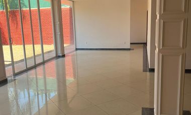 HERMOSA RESIDENCIA EN VENTA JARDINES DEL BOSQUE