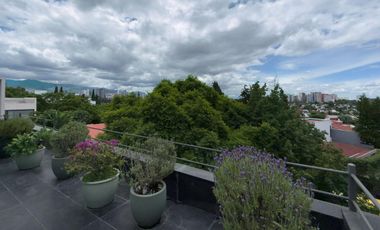 VENTA CASA REMODELADA EN CONDOMINIO (CERRADA) HERRADURA DOBLE SEGURIDAD CON JARDIN