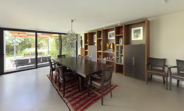 VENTA CASA REMODELADA EN CONDOMINIO (CERRADA) HERRADURA DOBLE SEGURIDAD CON JARDIN