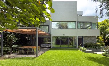 VENTA CASA REMODELADA EN CONDOMINIO (CERRADA) HERRADURA DOBLE SEGURIDAD CON JARDIN