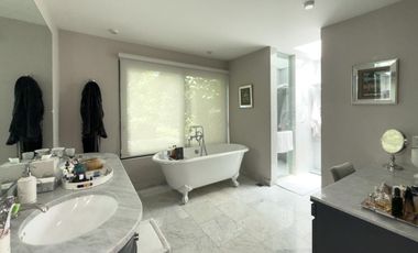 VENTA CASA REMODELADA EN CONDOMINIO (CERRADA) HERRADURA DOBLE SEGURIDAD CON JARDIN