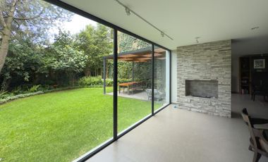 VENTA CASA REMODELADA EN CONDOMINIO (CERRADA) HERRADURA DOBLE SEGURIDAD CON JARDIN