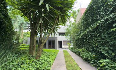 VENTA CASA REMODELADA EN CONDOMINIO (CERRADA) HERRADURA DOBLE SEGURIDAD CON JARDIN