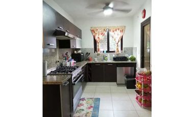 EMBASSY VILLAGE. AMPLIO APARTAMENTO