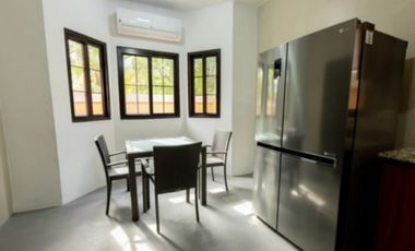 Venta de Casa de 2 Niveles en Residencial el Doral, Costa Sur