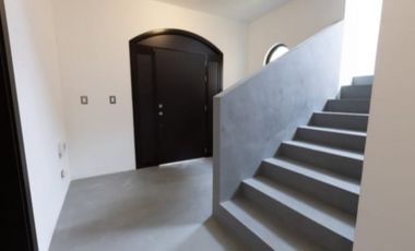 Venta de Casa de 2 Niveles en Residencial el Doral, Costa Sur