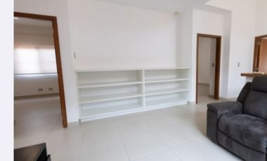 Venta de Casa de 2 Niveles en Residencial el Doral, Costa Sur