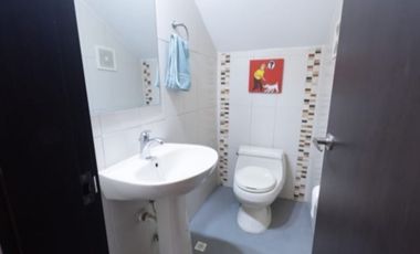 Venta de Casa de 2 Niveles en Residencial el Doral, Costa Sur