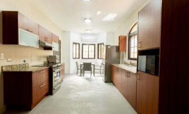 Venta de Casa de 2 Niveles en Residencial el Doral, Costa Sur