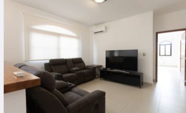 Venta de Casa de 2 Niveles en Residencial el Doral, Costa Sur