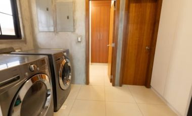 Venta de Casa de 2 Niveles en Residencial el Doral, Costa Sur