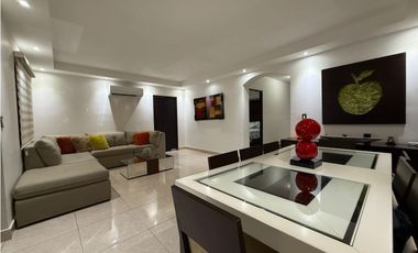 VENTA DE CASA EN VERSALLES REMODELADA CON PISCINA COSTA SUR