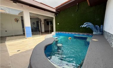 VENTA DE CASA EN VERSALLES REMODELADA CON PISCINA COSTA SUR