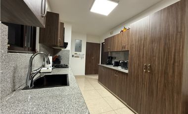 VENTA DE CASA EN VERSALLES REMODELADA CON PISCINA COSTA SUR