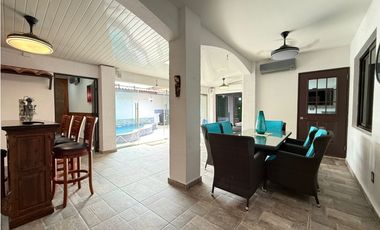 VENTA DE CASA EN VERSALLES REMODELADA CON PISCINA COSTA SUR