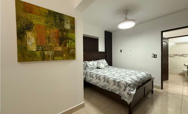 VENTA DE CASA EN VERSALLES REMODELADA CON PISCINA COSTA SUR