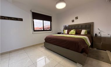 VENTA DE CASA EN VERSALLES REMODELADA CON PISCINA COSTA SUR