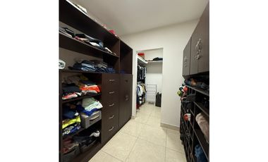 VENTA DE CASA EN VERSALLES REMODELADA CON PISCINA COSTA SUR