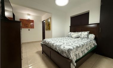 VENTA DE CASA EN VERSALLES REMODELADA CON PISCINA COSTA SUR