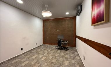 VENTA DE CASA EN VERSALLES REMODELADA CON PISCINA COSTA SUR