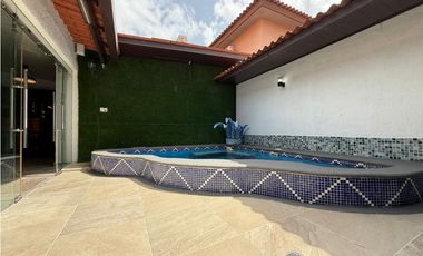 VENTA DE CASA EN VERSALLES REMODELADA CON PISCINA COSTA SUR