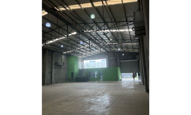 Alquilo Bodega en Vía Cincuentenario