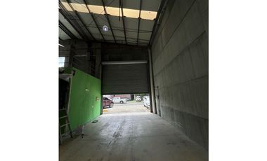 Alquilo Bodega en Vía Cincuentenario