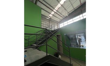 Alquilo Bodega en Vía Cincuentenario