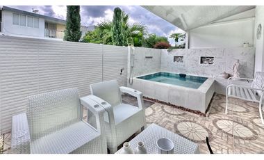 SE VENDE CASA DE DOS NIVELES CON JACUZZI EN EL CASTILLO JAMUNDI