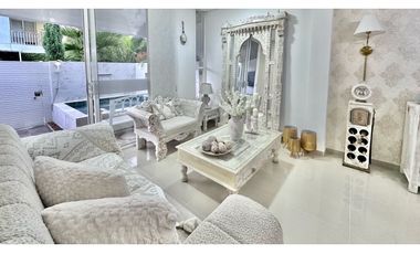 SE VENDE CASA DE DOS NIVELES CON JACUZZI EN EL CASTILLO JAMUNDI