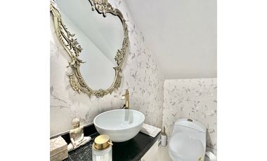 SE VENDE CASA DE DOS NIVELES CON JACUZZI EN EL CASTILLO JAMUNDI