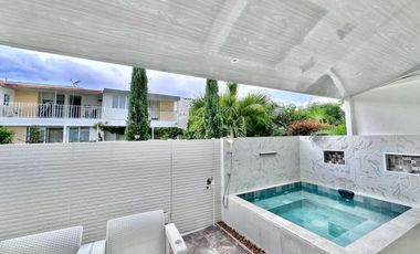 SE VENDE CASA DE DOS NIVELES CON JACUZZI EN EL CASTILLO JAMUNDI