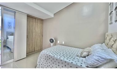 SE VENDE CASA DE DOS NIVELES CON JACUZZI EN EL CASTILLO JAMUNDI