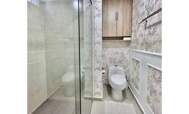 SE VENDE CASA DE DOS NIVELES CON JACUZZI EN EL CASTILLO JAMUNDI