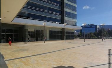 ARRIENDO OFICINA EN EDIFICIO TRIPLE AAA