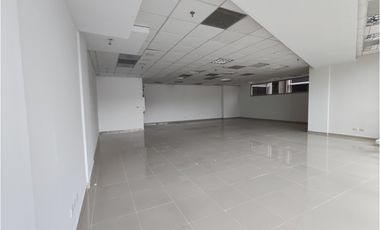 ARRIENDO OFICINA EN EDIFICIO TRIPLE AAA