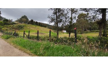 SE VENDE HERMOSO LOTE ESQUINERO EN LA VEREDA EL ALTO DEL AGUILA