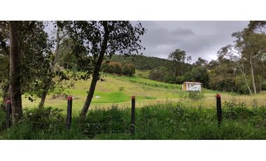 SE VENDE HERMOSO LOTE ESQUINERO EN LA VEREDA EL ALTO DEL AGUILA