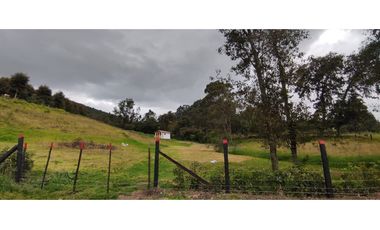 SE VENDE HERMOSO LOTE ESQUINERO EN LA VEREDA EL ALTO DEL AGUILA