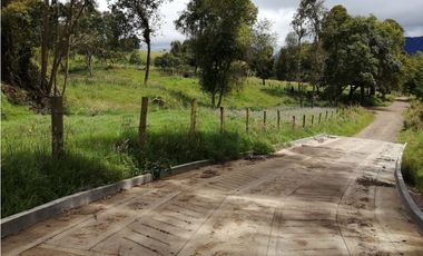 SE VENDE HERMOSO LOTE ESQUINERO EN LA VEREDA EL ALTO DEL AGUILA