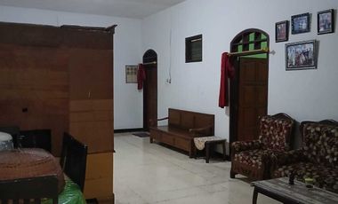 COMMERCIAL PROPERTY ON RAYA TANGGULANGIN, SHOWROOM ROW OF BAGS & SHOES.. CHEAP