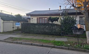 Casa de un piso, en Calle Yerbas Buenas, a pasos de Brasil