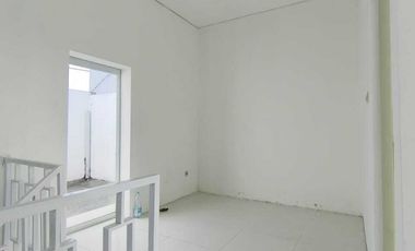 RUMAH 2 LANTAI KHARISMA TOWNHOUSE JUAL CEPAT, SISA 1 UNIT !