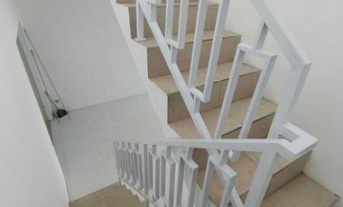 RUMAH 2 LANTAI KHARISMA TOWNHOUSE JUAL CEPAT, SISA 1 UNIT !