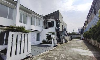 RUMAH 2 LANTAI KHARISMA TOWNHOUSE JUAL CEPAT, SISA 1 UNIT !