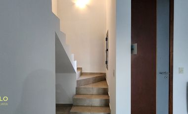 Departamento en alquiler c/ cochera en Villa Nueva