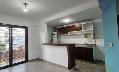 Departamento en alquiler c/ cochera en Villa Nueva