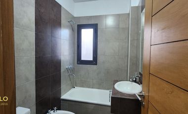 Departamento en alquiler c/ cochera en Villa Nueva